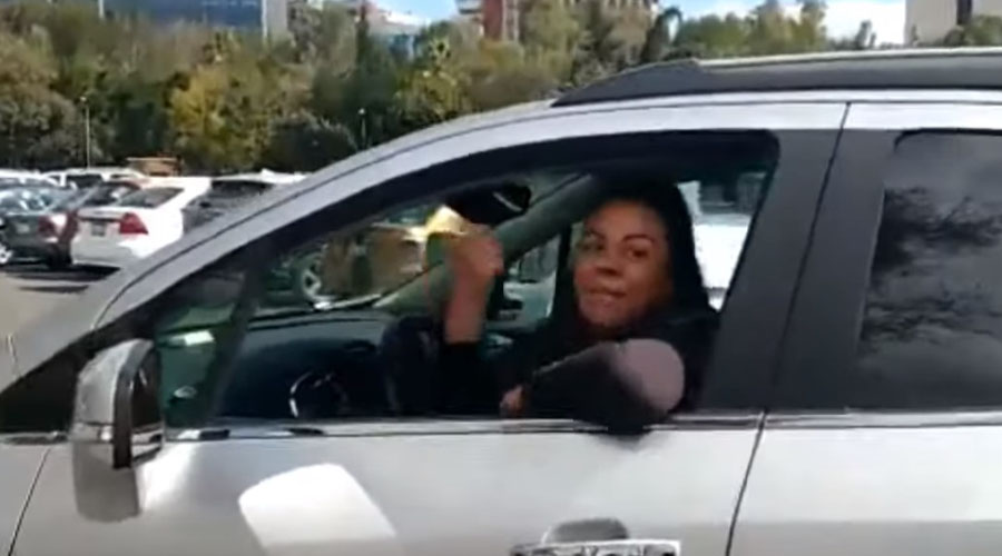 Video: “Soy hija de general”, dice mujer para saltarse fila en Hospital Militar