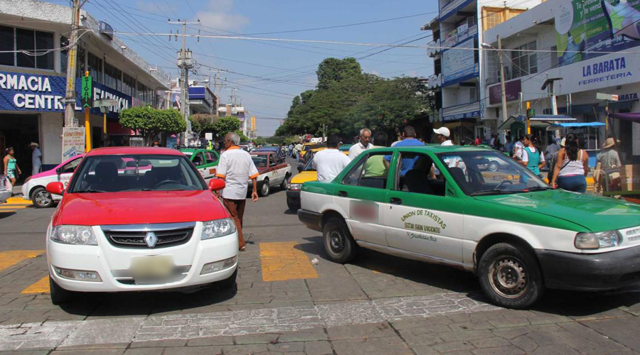 Taxistas se oponen a la llegada de UBER