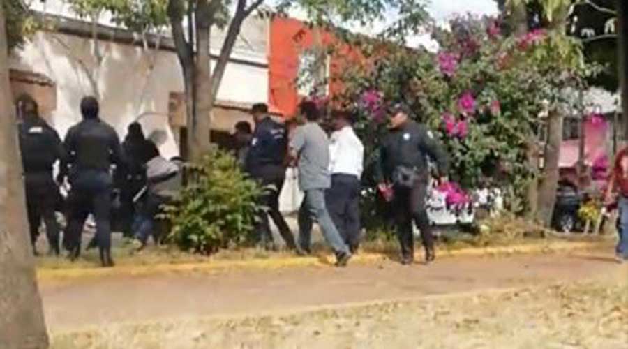 Agreden taxistas a policías viales para evitar infracción y aseguramiento | El Imparcial de Oaxaca