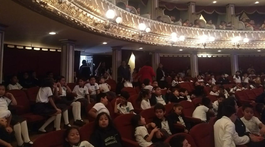De visita al Teatro Macedonio Alcalá