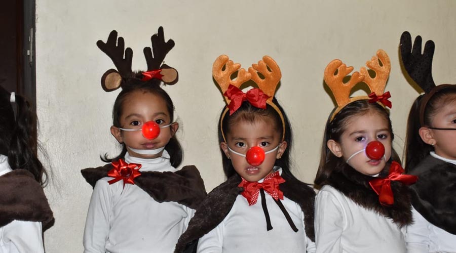 Alumnos y maestros del Colegio Educativo de Antequera celebra la navidad