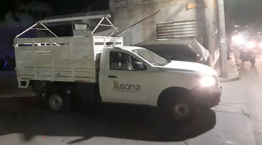 Embiste con camioneta a automóvil en la Cieneguita | El Imparcial de Oaxaca