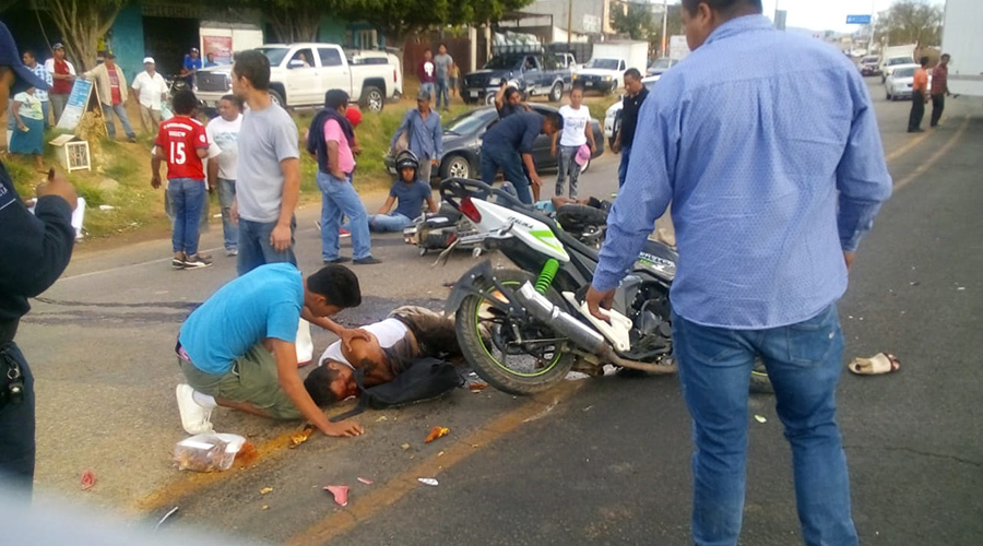 Encontronazo entre motociclistas deja cuatro personas lesionadas