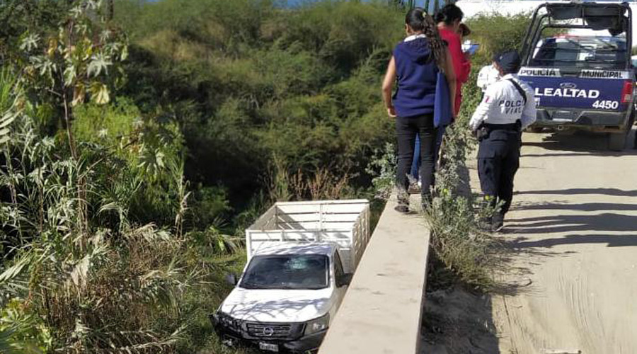 Se va al barranco en San Gerónimo Yahuiche | El Imparcial de Oaxaca