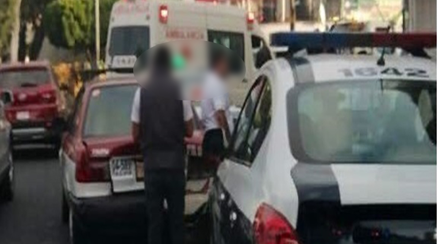 Patrullero de la PABIC  impacta a taxi por atrás en la avenida Eduardo Vasconcelos | El Imparcial de Oaxaca