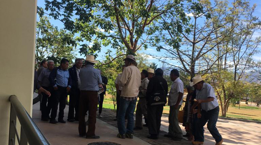 Por defender sus tierras están en líos en Cuilápam