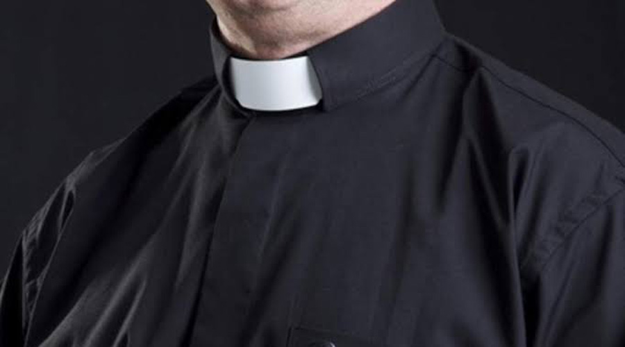 Video: Cura renuncia al sacerdocio para convertirse en actor porno