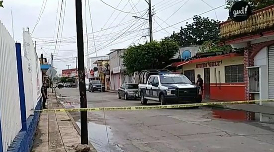 Se impactan de frente un mototaxi y camión en Santa Anita