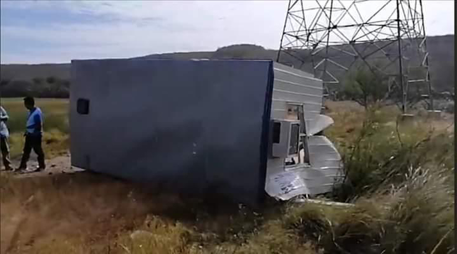Vuelca camper por los fuertes vientos en el Istmo