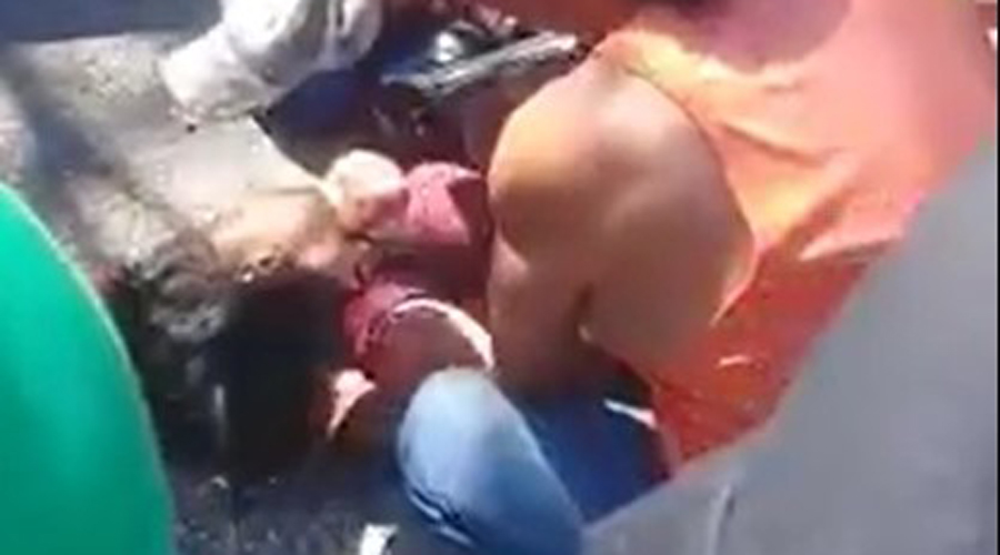 Madre e hija en motocicleta son arrolladas por vehículo en Huatulco