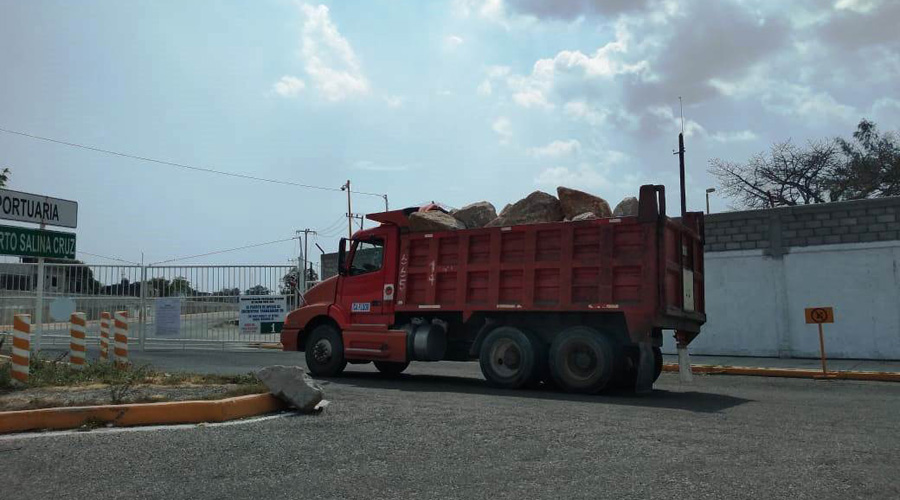 Camiones materialistas que circulan en la Costera son un riesgo para la población | El Imparcial de Oaxaca
