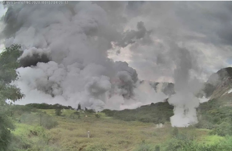 Video: Hace erupción volcán Taal en Filipinas | El Imparcial de Oaxaca