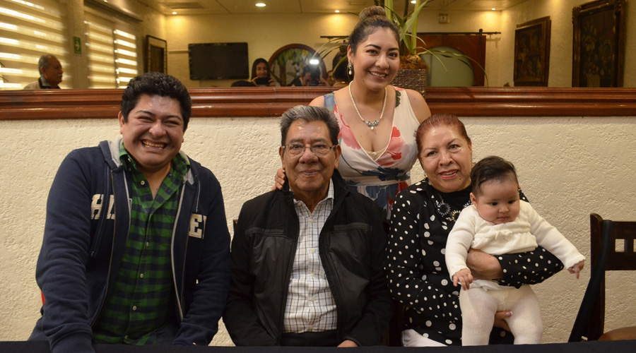 Tomas Cervantes celebra con su familia el día más especial del año