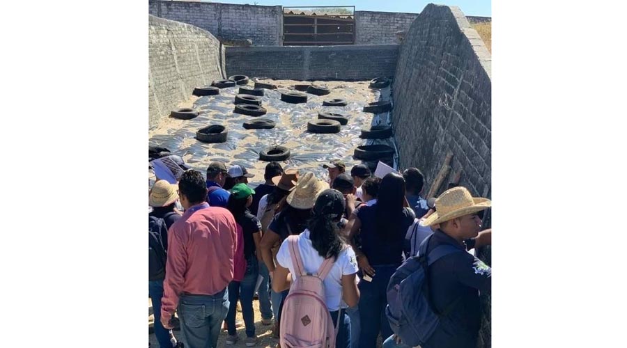 Alumnos del Tecnológico de Pinotepa Nacional visitan rancho ganadero