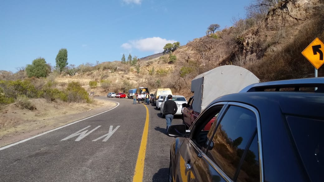 Siguen afectaciones por bloqueo carretero en la región Mixteca | El Imparcial de Oaxaca