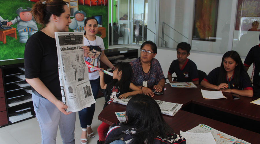 Alumnos de la telesecundaria de San Miguel Mixtepec conocieron el  funcionamiento de El Mejor Diario de Oaxaca