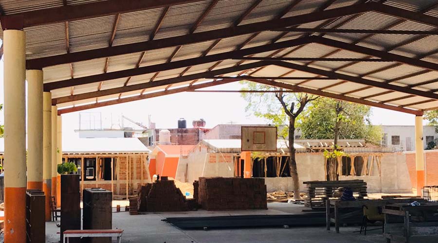 Padres de Familia de Juchitán, presionan para concluir construcción de escuela | El Imparcial de Oaxaca