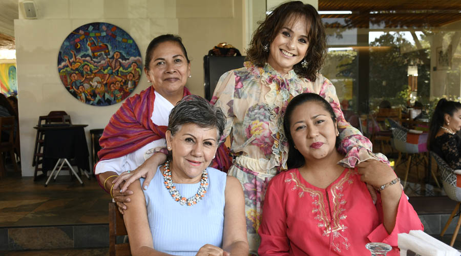 Gaby festeja con amigas un año más | El Imparcial de Oaxaca