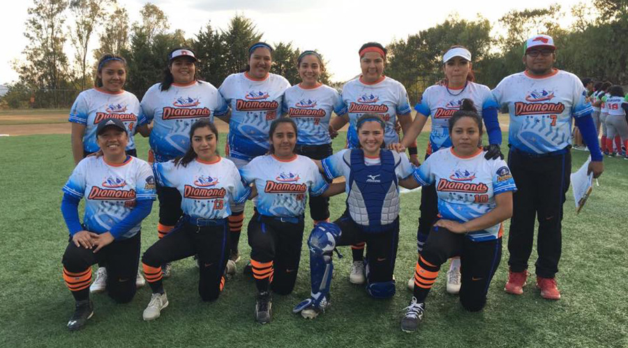 Equipos se enfrentan en la Liga de Softbol Oaxaca
