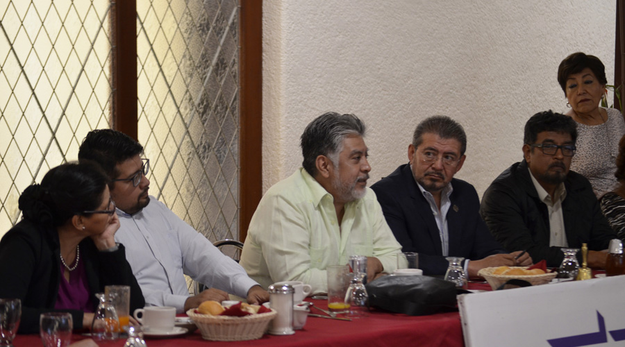 Empresarios y Ejecutivos de Oaxaca, A.C comparten desayuno