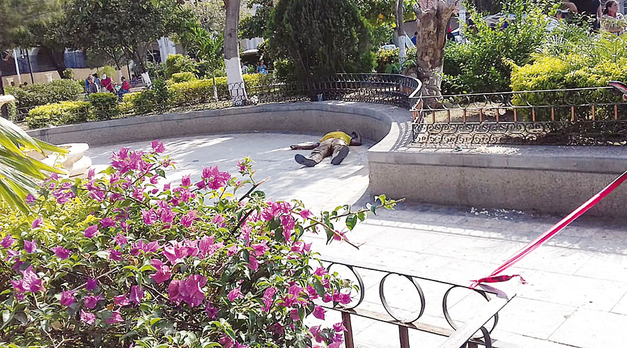 Hombre pierde la vida en pleno parque de Tehuantepec | El Imparcial de Oaxaca