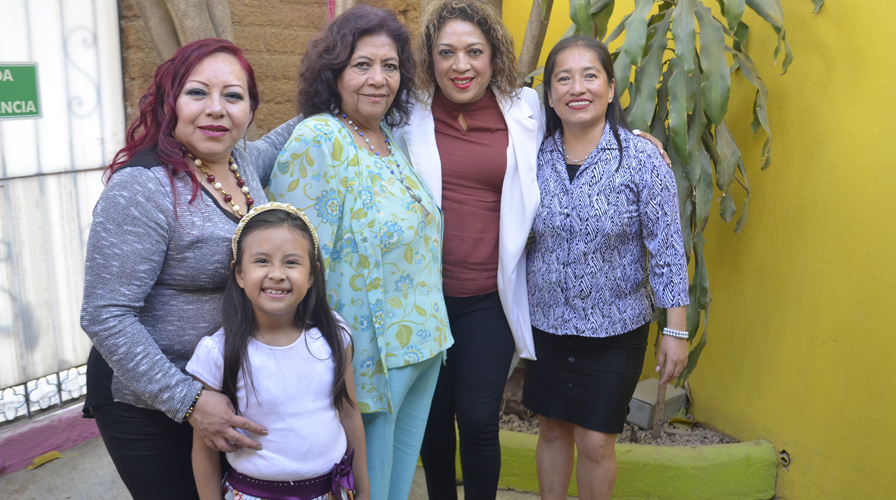 Triple festejo, se reúnen amigas y celebran un año más de vida | El Imparcial de Oaxaca