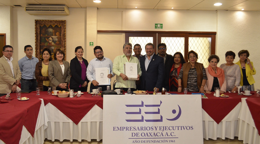 Empresarios y Ejecutivos de Oaxaca, A.C comparten desayuno