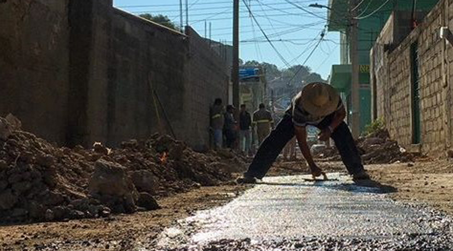 Gastan en pavimentación, sin reparar sistema de drenaje en Tehuantepec