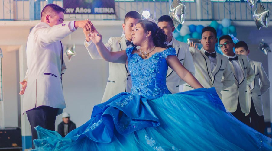 Luce festejo de Reyna Elisa por sus XV años | El Imparcial de Oaxaca