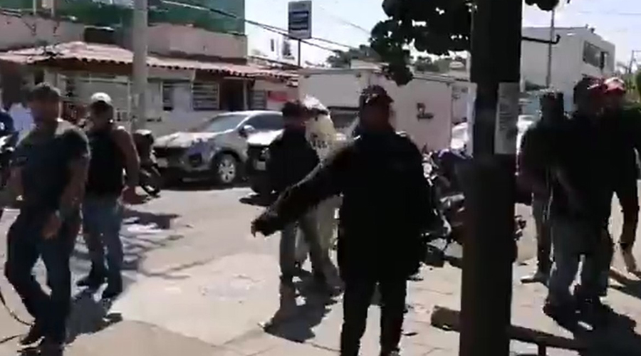Prensa es agredida brutalmente por grupo vandálico en el Tribunal Unitario Agrario | El Imparcial de Oaxaca