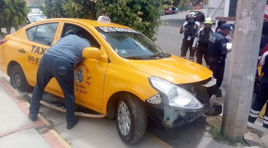 Colisionan dos autos en el centro de la ciudad | El Imparcial de Oaxaca