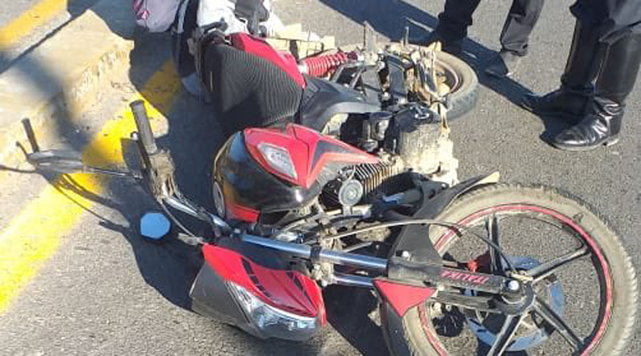 Motociclista se estrella contra una camioneta en la colonia Guadalupe Victoria | El Imparcial de Oaxaca