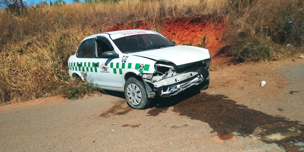 Taxista sufre accidente y abandona su unidad en Huajuapan | El Imparcial de Oaxaca