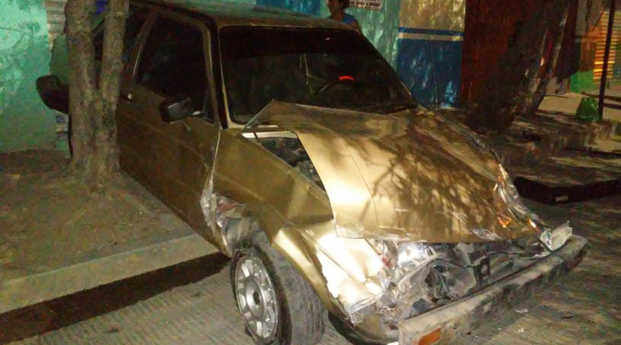 Conductor estampa su vehículo contra un local en Huajuapam | El Imparcial de Oaxaca Conductor estampa su vehículo contra un local en Huajuapam | El Imparcial de Oaxaca