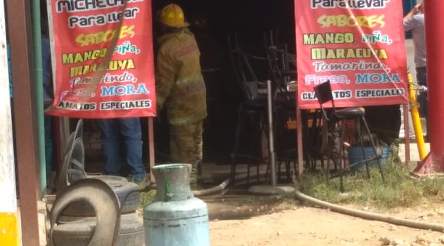Se incendia un negocio de micheladas en Brenamiel | El Imparcial de Oaxaca