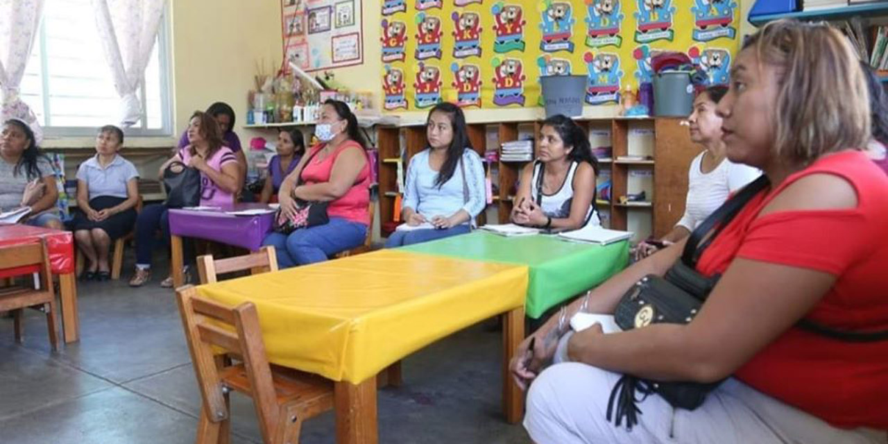 Protección Civil capacita a estudiantes y profesores  de Salina Cruz, Oaxaca