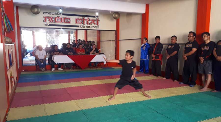 Presentan examen en escuela de artes marciales Moc Chai