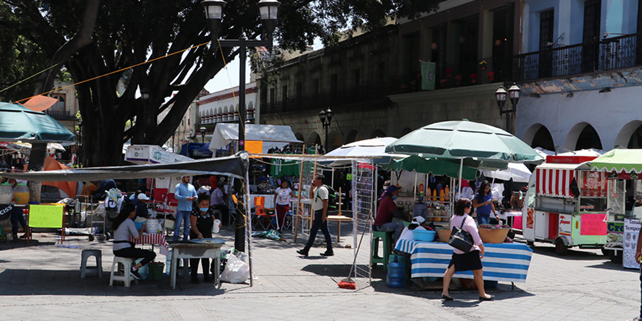 En Oaxaca, ambulantaje y protestas desafían recomendaciones