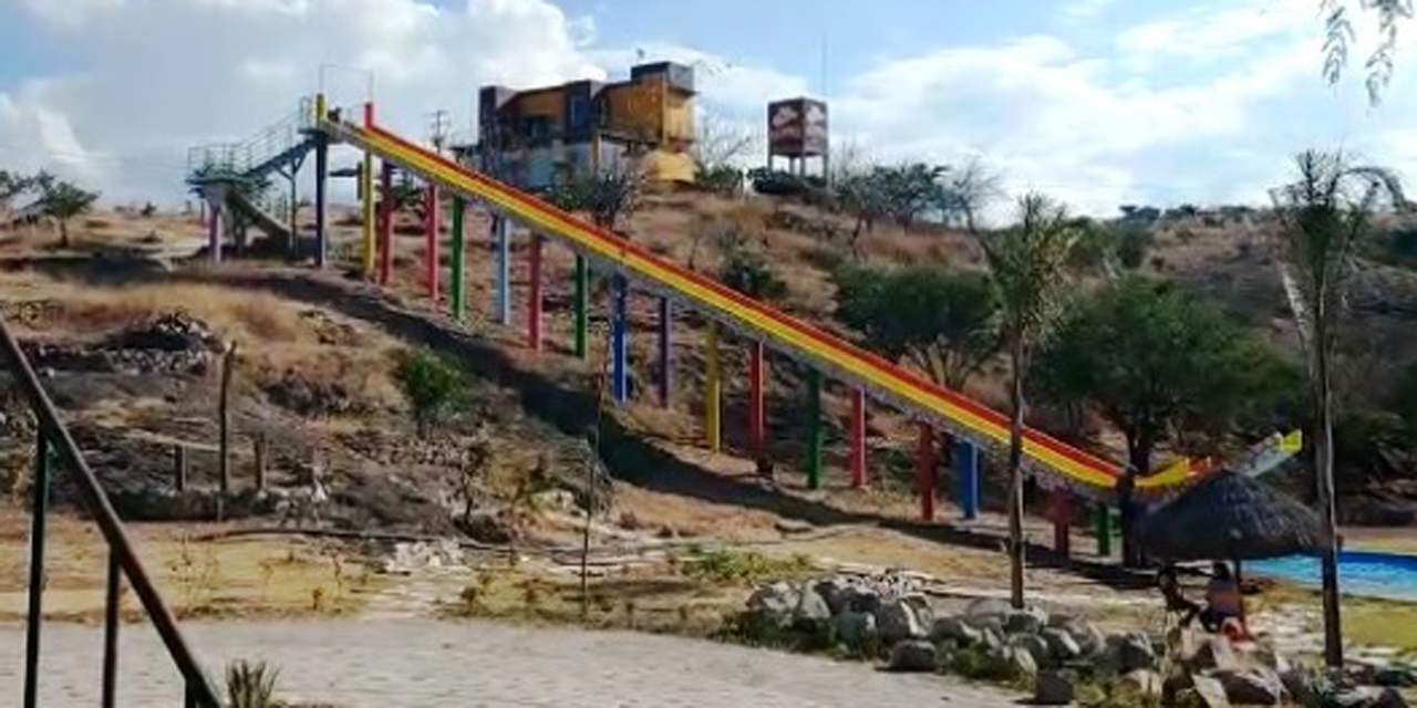 Sufre fracturas en tobogán de balneario en Huajuapan