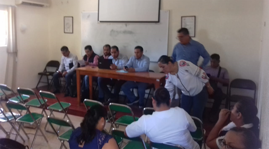 Buscan solución al conflicto en el Hospital de Cuicatlán | El Imparcial de Oaxaca