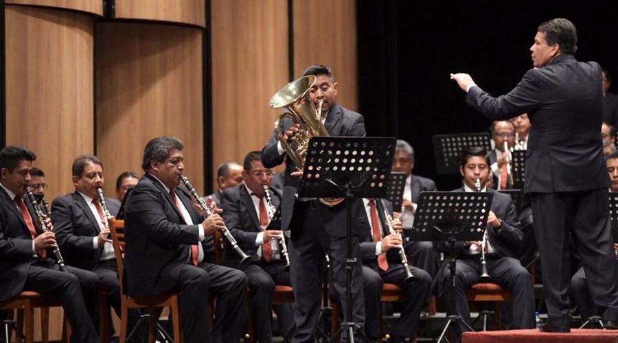 César Amora arranca conciertos con la Banda de Música del Estado