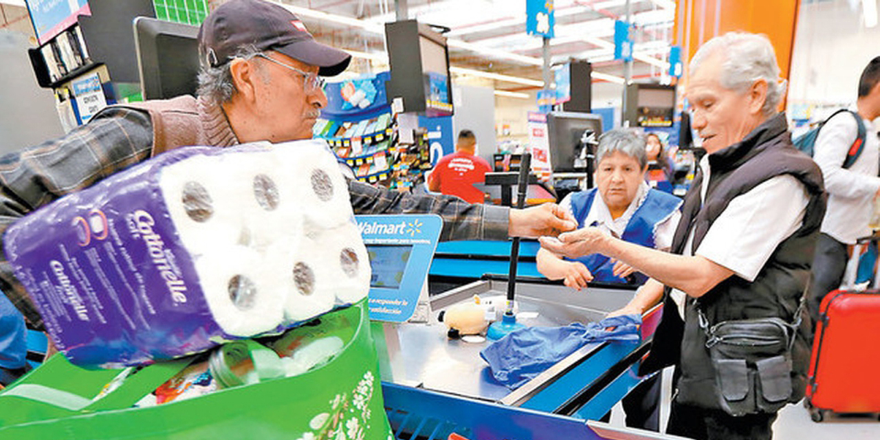 Denuncian oportunismo de tiendas comerciales en San Pedro Pochutla