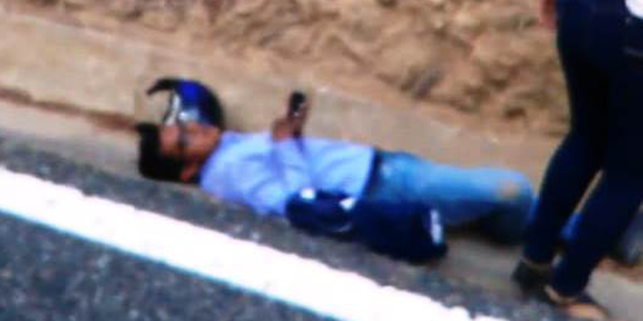 Motociclista se accidenta sobre la carretera costera | El Imparcial de Oaxaca