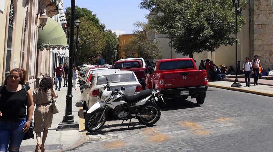 En Oaxaca, reportan hasta 60 infracciones diarias por doble fila | El Imparcial de Oaxaca