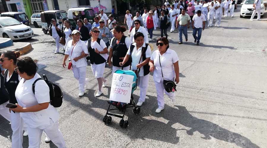 En el Istmo, marchan trabajadores del Hospital General