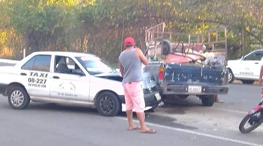 En la Costa de Oaxaca, fuerte choque deja dos estudiantes lesionados
