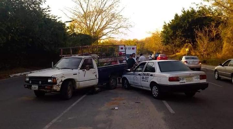 En la Costa de Oaxaca, fuerte choque deja dos estudiantes lesionados
