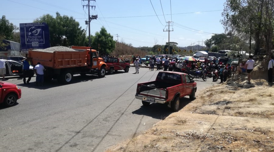 Exigen a SEMOVI desactivar bloqueo en la Costa de Oaxaca | El Imparcial de Oaxaca