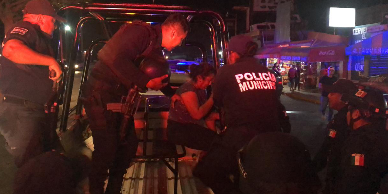 Mujer en estado de ebriedad provoca accidente en Juchitán