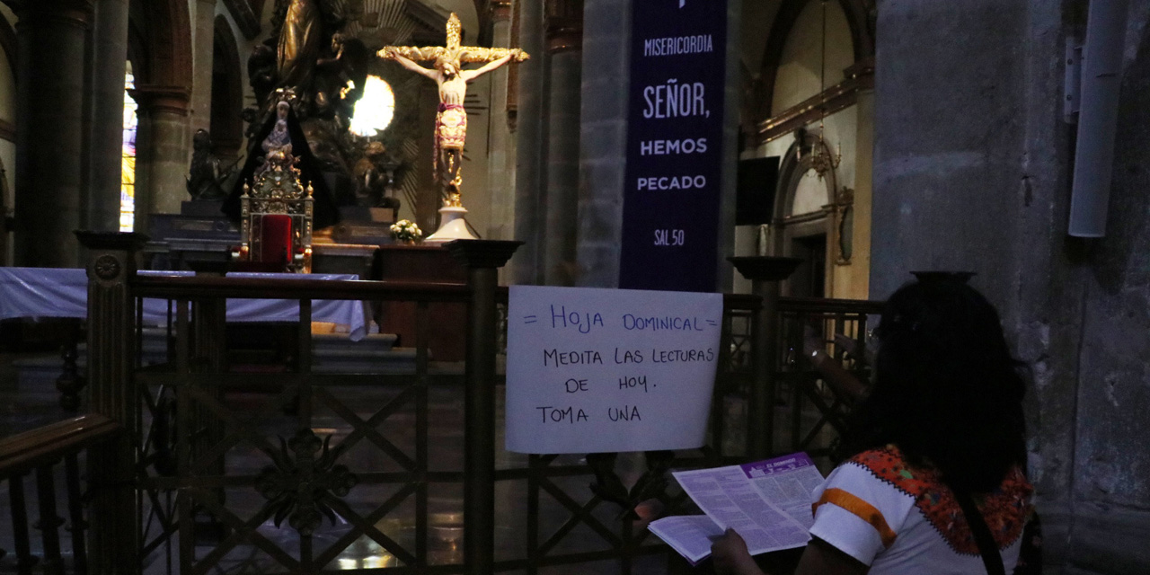 Celebra arzobispo misa sin asistentes por Covid-19